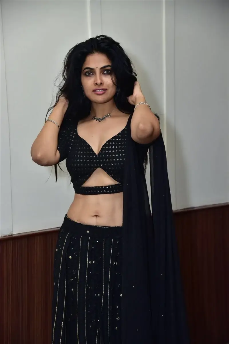 TELUGU ACTRESS DIVI VADTHYA IN BLACK LEHENGA CHOLI 9